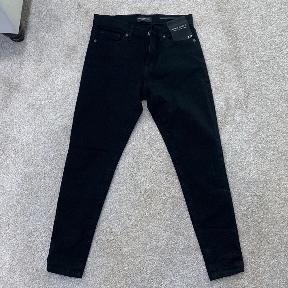 NWOT Banana Republic mid rise skinny jean in black size 27p